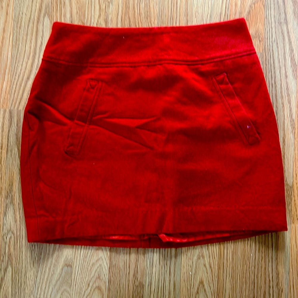 Size 6 burnt orange mini skirt - barely worn - H&M in great condition